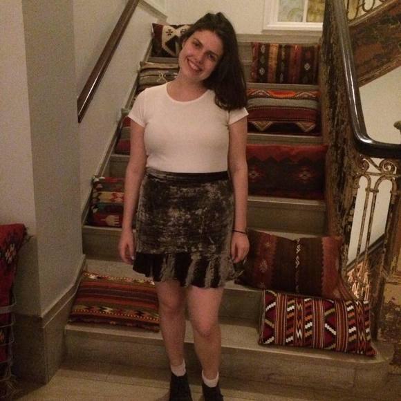 Meet your Posher, Hayley - Picture 1 of 1